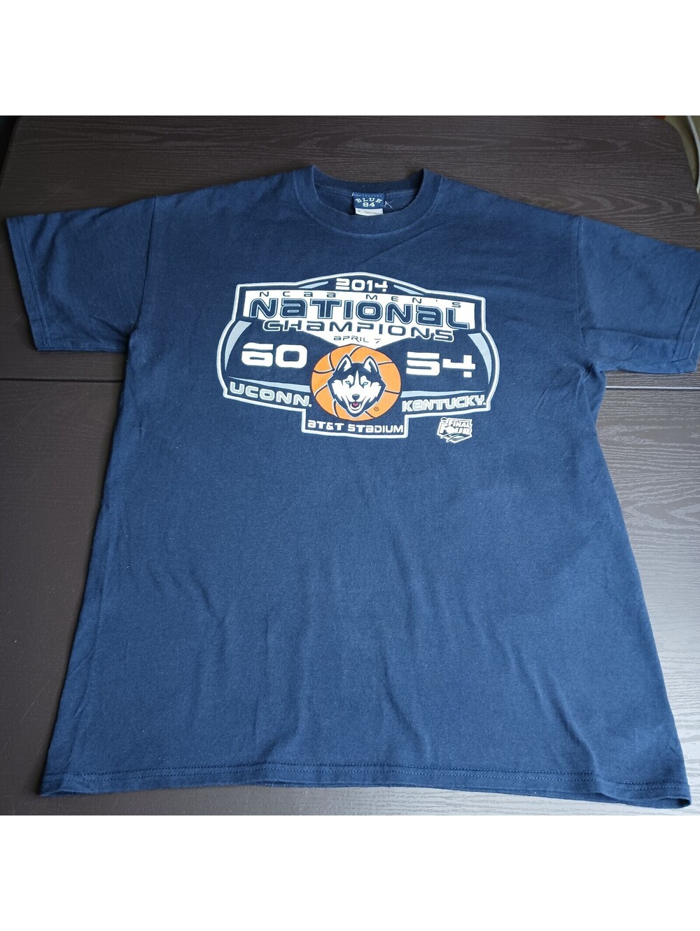 UConn Huskies T Shirt Adult Med Blue NCAA Kentucky College Men's Basketball 2014